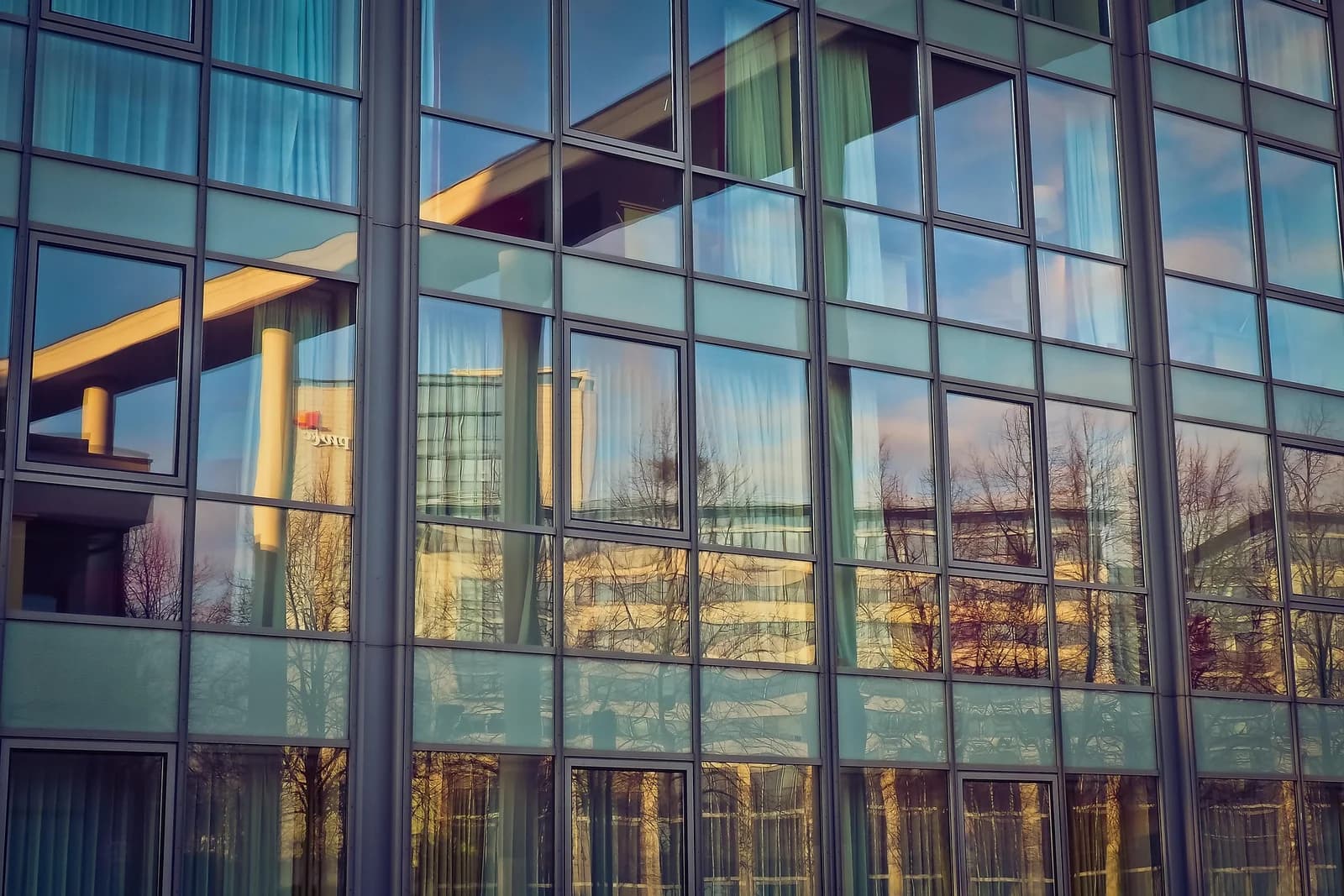 Storefront Glass Installation and Storefront Glass Repair in Sacramento: What Business Owners Should Know